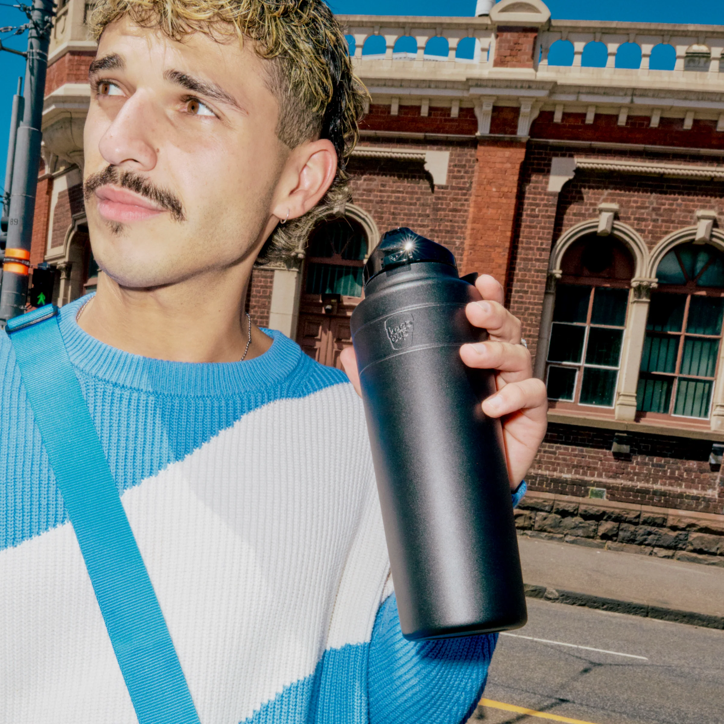 Ora Insulated Water Bottle - 950ml | Black - Image 2